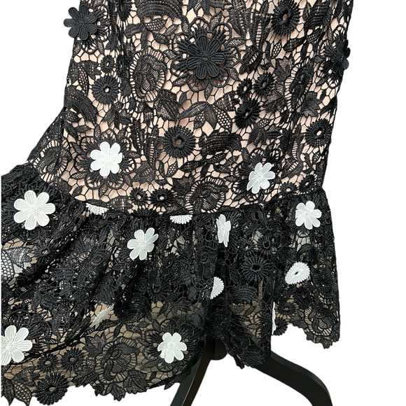 Monique Lhuillier Dress - Picture 10 of 17